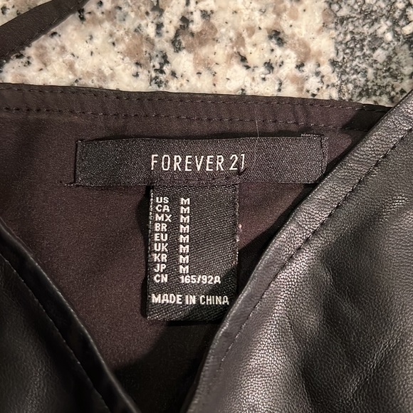 Leather crop top - Picture 3 of 3